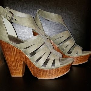 G by Guess Olive Platform Sandals - Size 8M